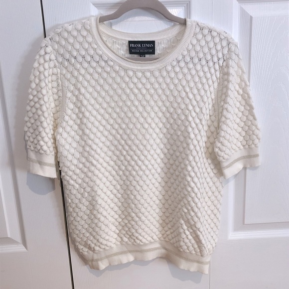 Frank Lyman Design Sweaters - NWOT Frank Lyman Short Sleeve Scalloped Knit Sweater with Gold Accents Size L